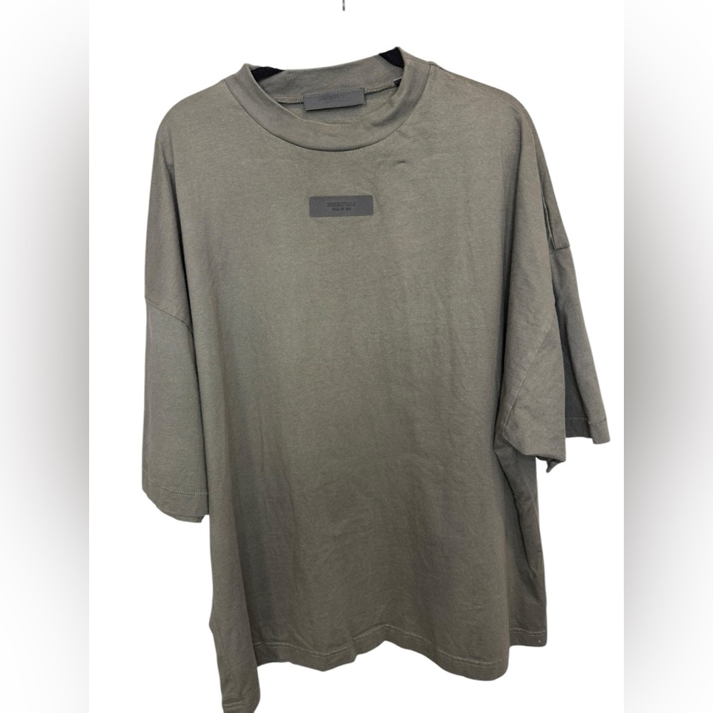 Essentials Fear of God Men’s‎ Short Sleeve crew neck size XL—dark olive green.